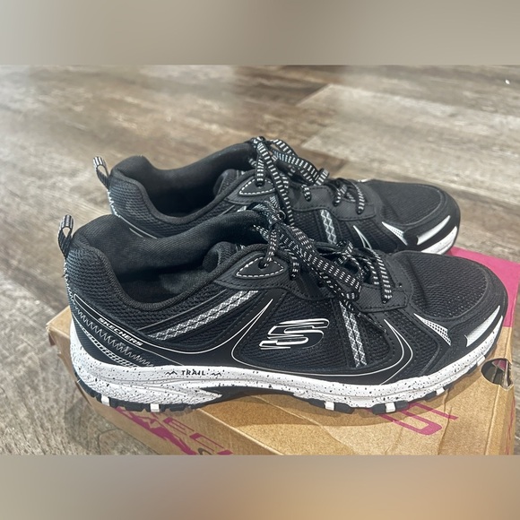 Skechers Hillcrest Vast Adventure Shoes Black White Lace Up Trail - Picture 2 of 4